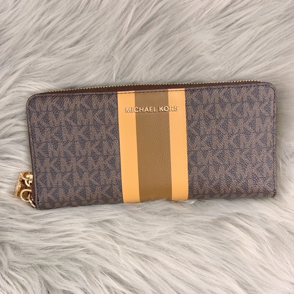 Michael Kors wallet - Picture 9 of 15